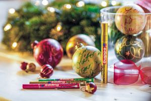 kerstballen edding spray