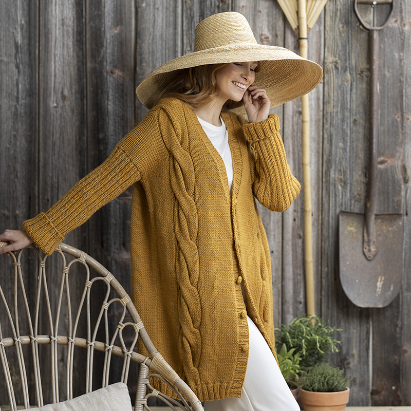 Lang damesvest met kabel patroon