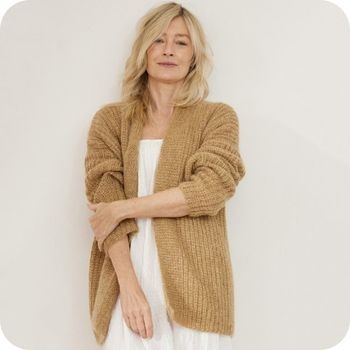 Zandkleurig vest met subtiel glimmertje