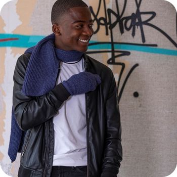 Klassieke, blauwe herensjaal