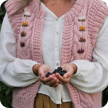 Gebreid gilet in oranje.