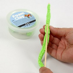 Vaas met bloemen kleien met Foam Clay stap 3