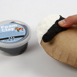 Vaas met bloemen kleien met Foam Clay stap 8