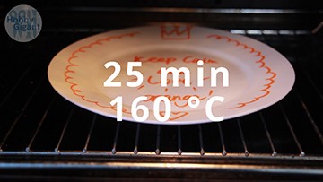 Stap 5 van Koningsdag DIY doe het porselein in de oven
