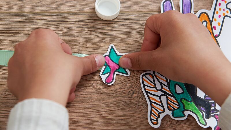 stap 7 vastlijmen aan het lint.