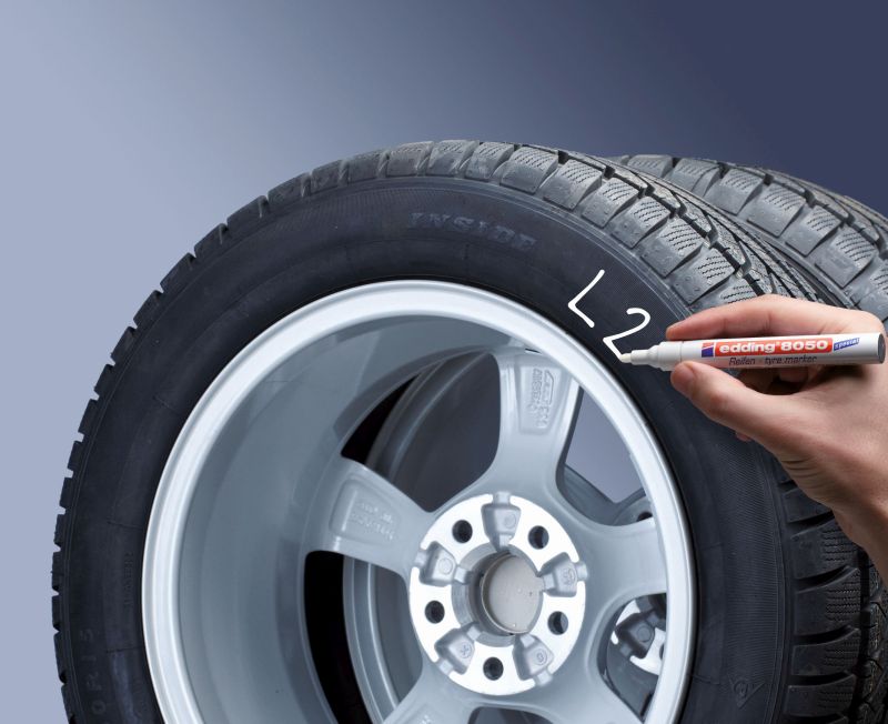 Markeer autobanden met de Edding banden stift
