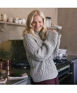 Damestrui Hilja met kabels breien - Novita breipakket | hobbygigant.nl