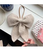 Strik December bow breien - PetiteKnit breipakket | hobbygigant.nlStrik December bow breien - PetiteKnit breipakket | hobbygigant.nl