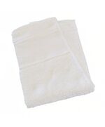 Handdoek gebroken wit met borduurrand | HobbyGigant
