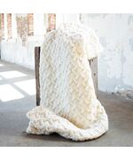 Woondeken Luna met kabelpatroon breien - FairMade breipakket | hobbygigant.nl