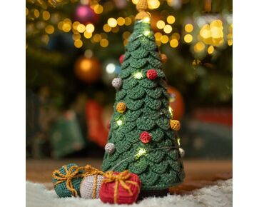 Kerstdorp haken de grote Kerstboom - Mr. Cey haakpakket | hobbygigant.nl