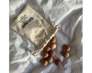 Houten geurballen 10 stuks - PetiteKnit | cederhouten mottenballen | hobbygigant.nl