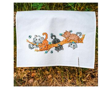 Handdoek borduren Spelende poesjes - Vervaco borduurpakket | hobbygigant.nl