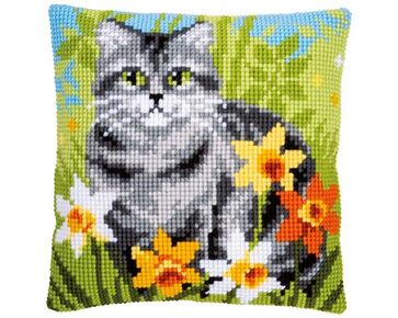 Kat tussen de bloemen borduurkussen - Vervaco borduurpakket