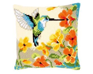 Kolibrie met bloemen borduurkussen - Kussenpakket Vervaco | HobbyGigant