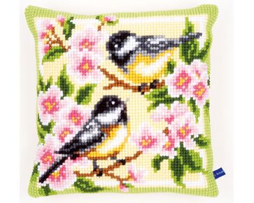 Meesjes in bloesems borduurkussen - Vervaco borduurpakket | HobbyGigant