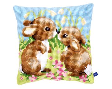 Konijnenpraatje borduurkussen - Vervaco borduurpakket | HobbyGigant