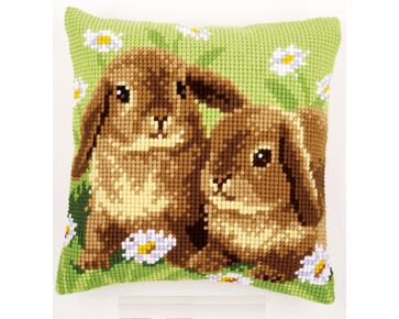 2 Konijnen borduurkussen - Kussenpakket Vervaco | HobbyGigant
