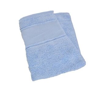 Gastendoekje licht blauw met borduurrand | HobbyGigant