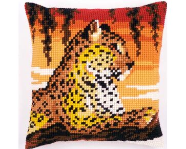 Luipaard in avondlicht borduurkussen - Vervaco borduurpakket | HobbyGigant