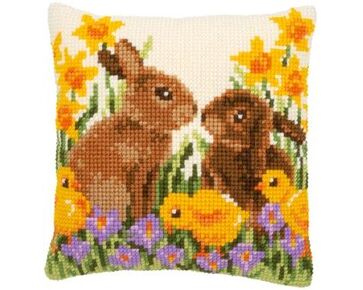 Konijnen met kuikentjes borduurkussen - Vervaco borduurpakket-HobbyGigant