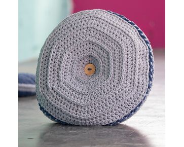 Groot rond kussen haken - FairMade haakpakket | hobbygigant.nl