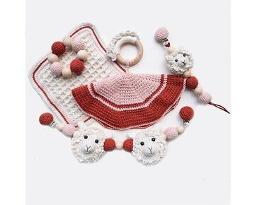 Haakpatroon babyset rammelaar, wagenspanner, doekjes en speenkoord
