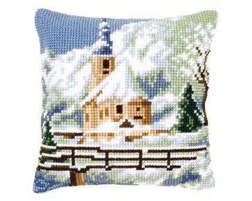 Kerk in de sneeuw borduurkussen - Kussenpakket Vervaco | HobbyGigant
