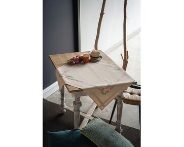 Tafelkleed Lentebloemen - Vervaco voorbedrukt borduurpakket | HobbyGigant