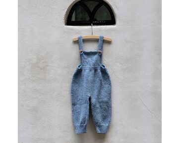 Tuinbroekje breien voor baby's en kinderen - FairMade breipakket | hobbygigant.nl