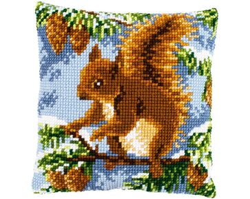 Eekhoorn in Dennenboom borduurkussen - Vervaco borduurpakket | borduurpakketten | hobbygigant.nl