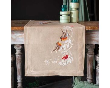 Tafelloper Roodborstjes in de winter borduren - Vervaco borduurpakket | borduurpakketten | hobbygigant.nl