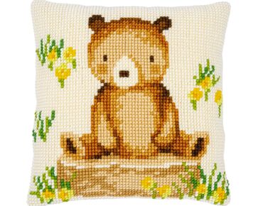 Beertje op boomstam borduurkussen - Vervaco borduurpakket | borduurpakketten | hobbygigant.nl