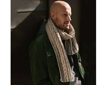 Sjaal met kabelpatroon breien - Novita 7 Veljestä Nummi breipakket | hobbygigant.n