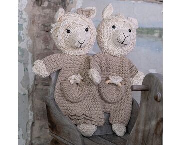 Alpaca knuffels haken Stoertje en Lieve - FairMade haakpakket | hobbygigant.nl