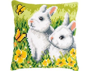 Kruissteekkussen kit Konijnen en vlinders - Vervaco borduurpakket | hobbygigant.nl