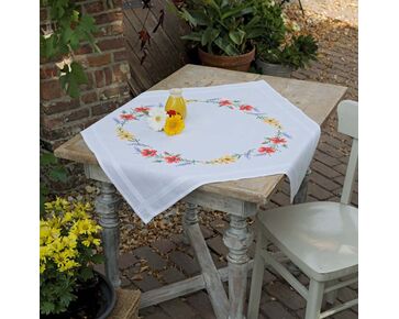 Tafelkleed Bloemen en Lavendel - Vervaco borduurpakket | hobbygigant.nl