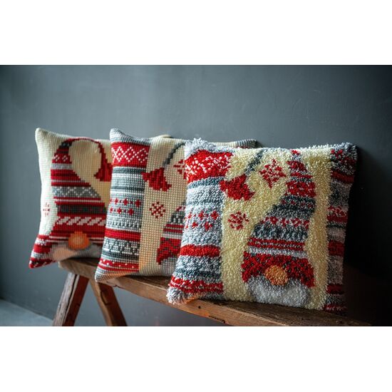 Kerstkabouter knoopkussen - Vervaco knooppakket | hobbygigant.nl