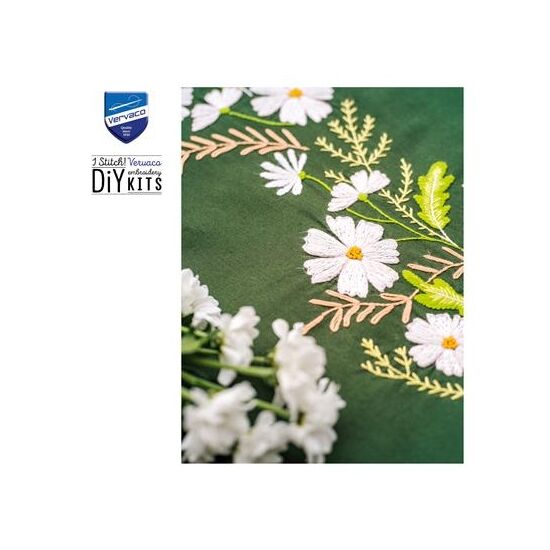 Groene tafelloper met bloemen borduren - Vervaco borduurpakket | hobbygigant.nl