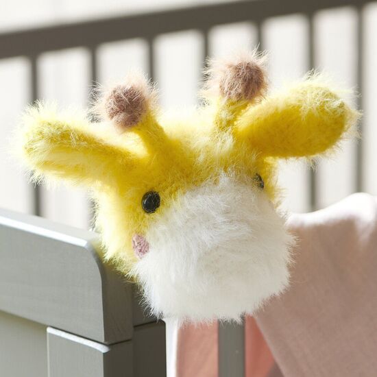 Wandhanger knuffel giraffe - Rico Design haakpakket | hobbygigant.nl