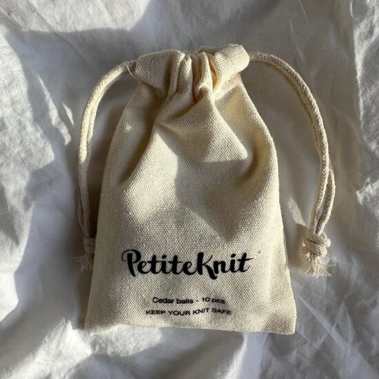 Houten geurballen 10 stuks - PetiteKnit | cederhouten mottenballen | hobbygigant.nl