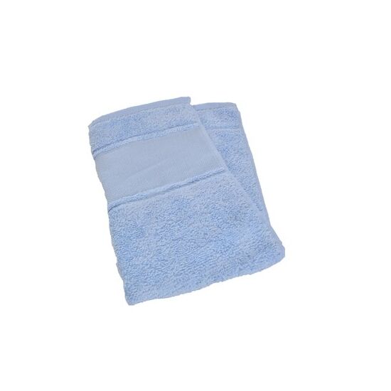 Handdoek licht blauw met borduurrand | HobbyGigant