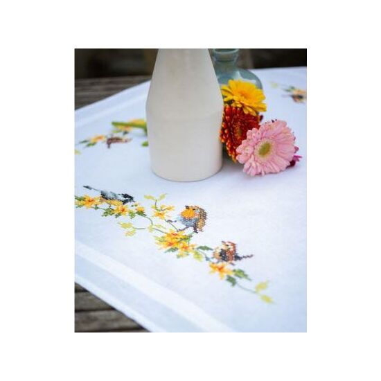 Tafelkleed Tuinvogels tussen bloesem - Vervaco voorbedrukt borduurpakket