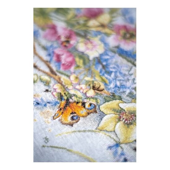 Helleborus Marjolein Bastin - LanArte kruissteek borduurpakket PN-0186136 | hobbyigant.nl