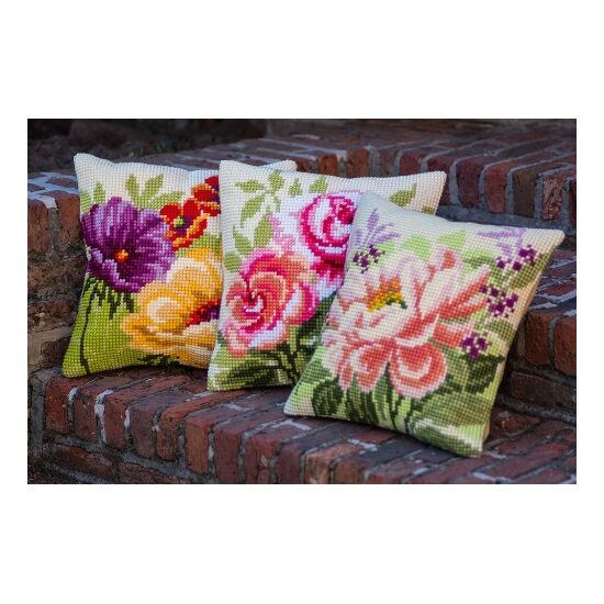 Zomerbloemen borduurkussen - Vervaco borduurpakket | HobbyGigant