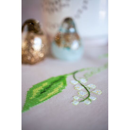 Tafelkleed Meiklokjes - Vervaco voorbedrukt borduurpakket | HobbyGigant