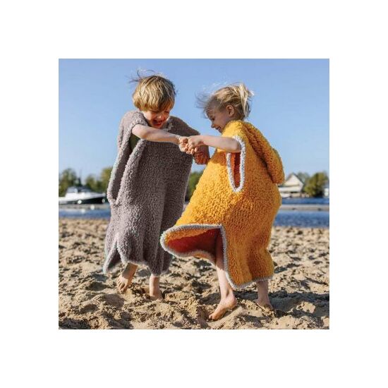 Kinder strandponcho haken - Durable Teddy haakpakket | hobbygigant.nl
