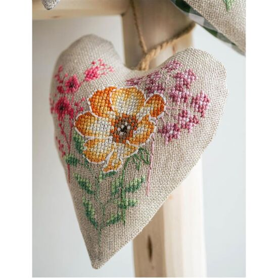 Deco hartjes met wilde bloemen borduren - set van 3 - Vervaco borduurpakket | borduurpakketten | hobbygigant.nlDeco hartjes met wilde bloemen borduren - set van 3 - Vervaco borduurpakket | borduurpakketten | hobbygigant.nl