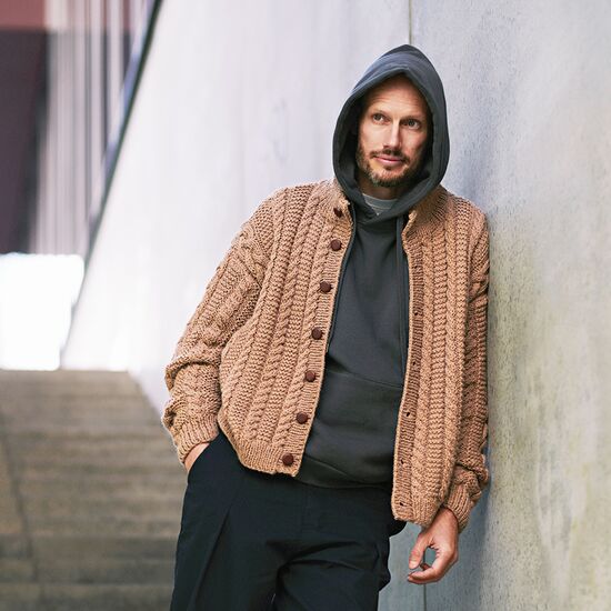 Herenvest met kabels breien - Novita Isoveli breipakket | hobbygigant.nl