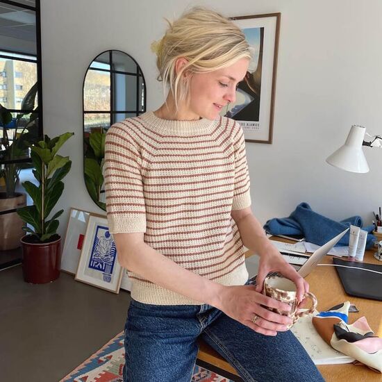 Gestreept dames shirt Friday Tee breien - PetiteKnit breipakket | hobbygigant.nl